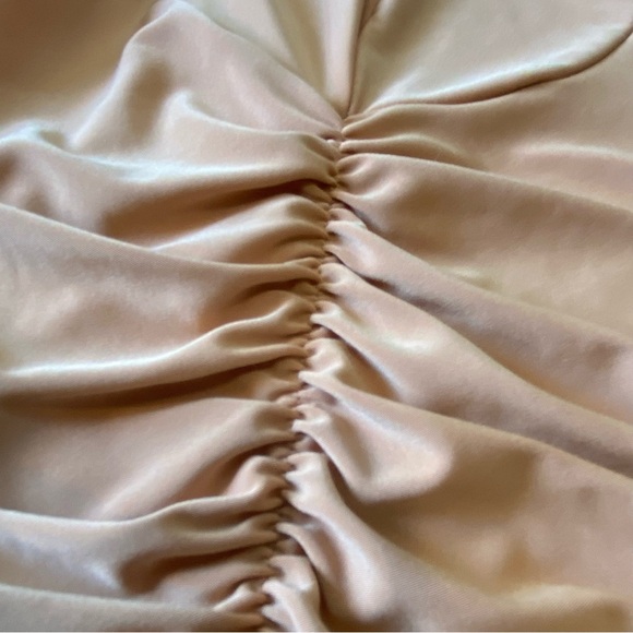 ‼️CLEARANCE Item‼️| Peach Ruched Long Sleeve Crop Top - Picture 4 of 6